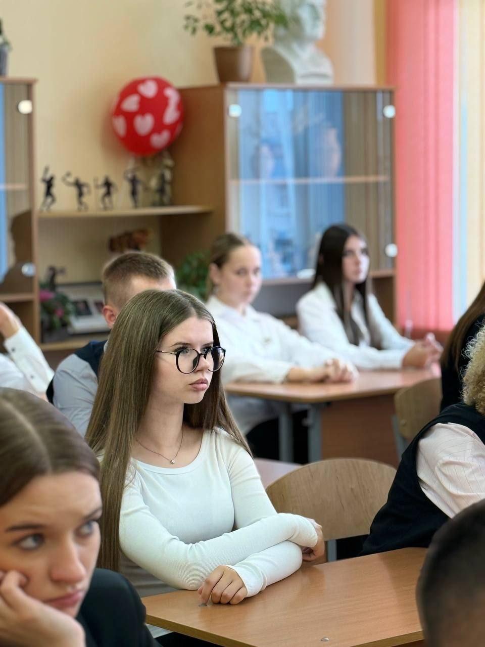 Местный фонд “Центр здоровой молодежи” уже более десяти лет стоит на страже подрастающего поколения, проводя систематическую работу по профилактике наркомании в самых важных местах формирования характера — учреждениях образования.